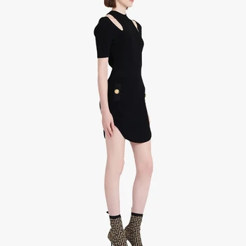 2022 erken sonbahar yeni ürünler düzensiz hollow out omuz U şeklinde etek altın düğme kısa kollu örme elbise kadın