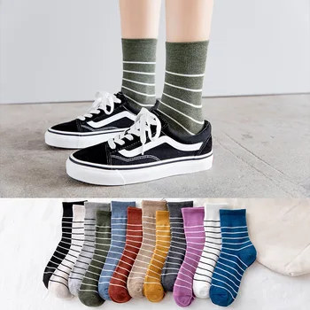 Komik çoraplar Katı Çizgili Pamuk Orta Tüp Kadın Sevimli Harajuku Kawaii Nefes Ter Emici Anti Rahat Orta Tüp Kadın Çorap