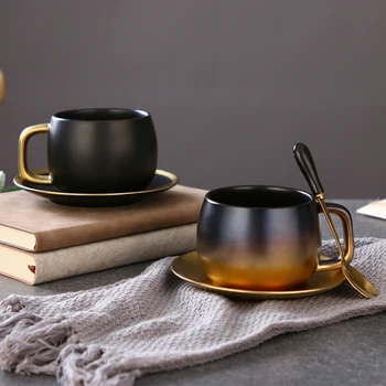 Lüks Kısa Mat Kahve kulplu kupalar Seramik Kupa Cafe kahve fincanı Tabak Bardak Yaratıcı Çift Süt çay fincanları Hediye Ins