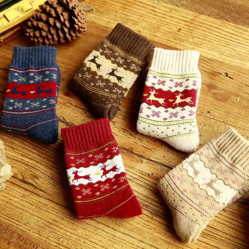1 Çift Kış Kadın Çorap Sıcak Yün Noel Orta buzağı Çorap Yün Kar Tanesi Geyik Rahat Hediye Kızlar Sevimli Meias Görüntü 3