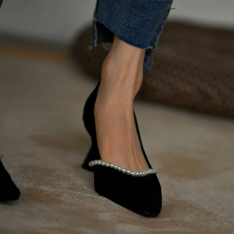 Kadın ayakkabısı 2022 Yeni topuklu ayakkabılar Küçük Kare Kafa Şeklinde Yüksek Topuklu Siyah Viskon Boncuklu Kalın Topuk Pompaları Kadın Görüntü 2